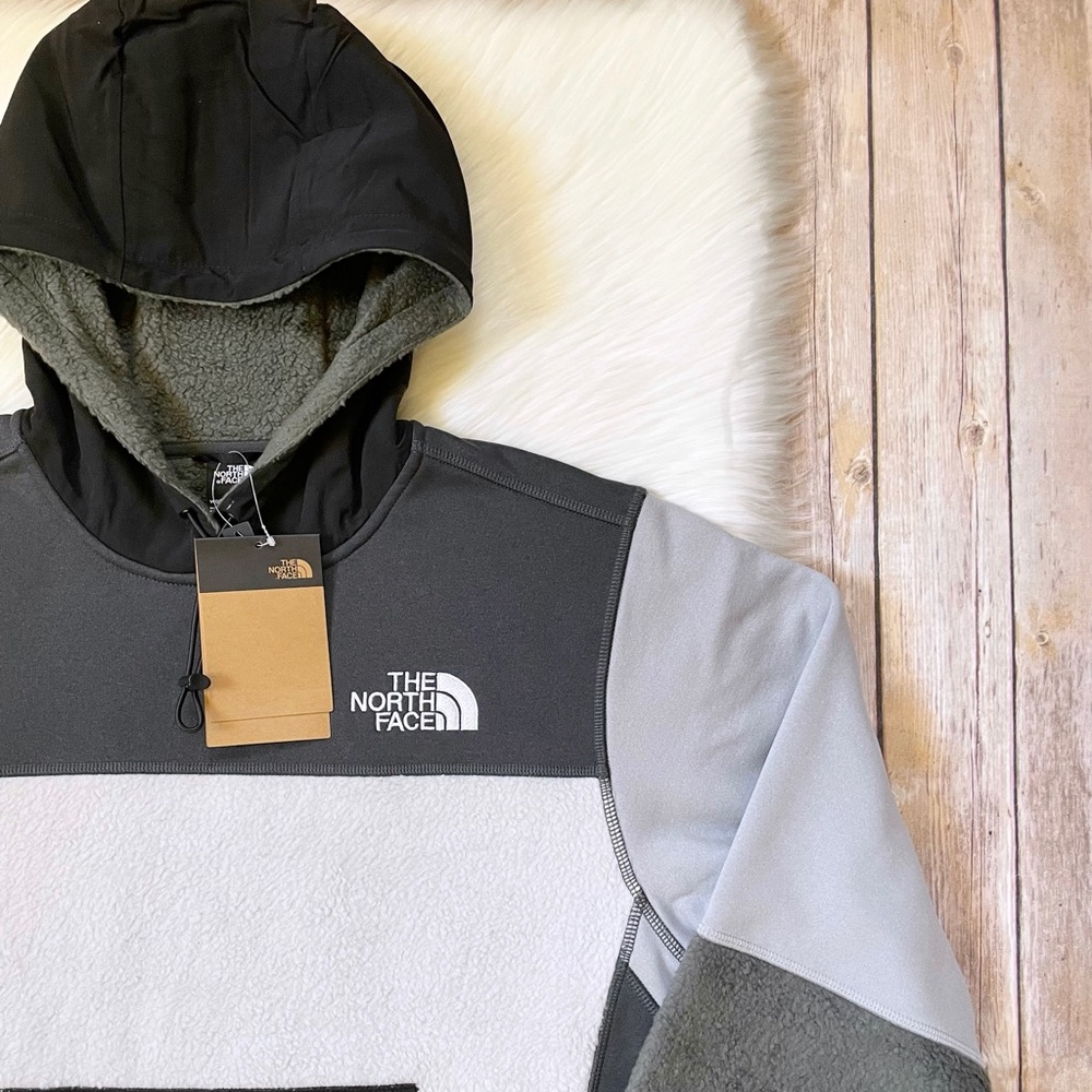 The North Face Women’s Novelty Fleece Hoodie - Picture 2 of 8